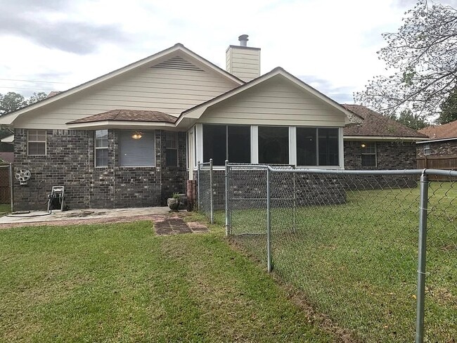 Building Photo - 386 Meloney Dr
