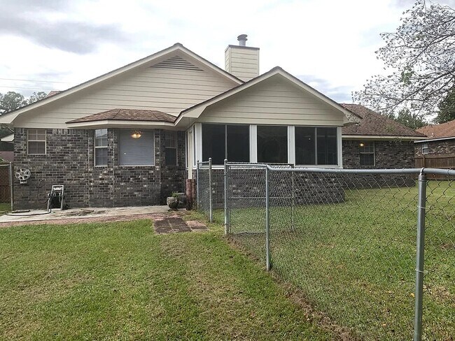 Foto del edificio - 386 Meloney Dr