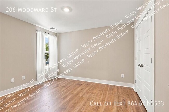 Building Photo - 206 Woodward St