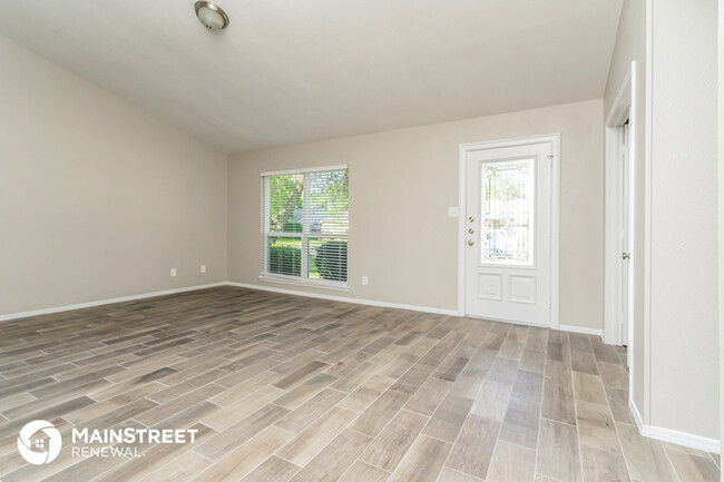Building Photo - 6801 Beeman Dr