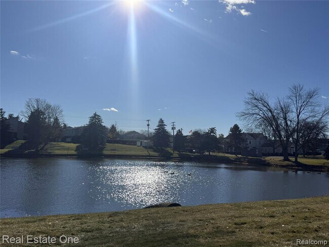 Foto del edificio - 23677 Stonehenge Blvd