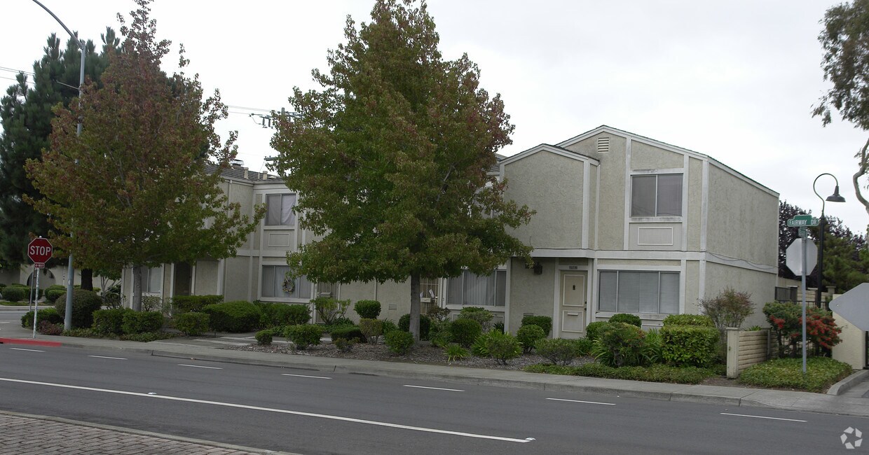 Building Photo - 2500-2522 Fairway Dr
