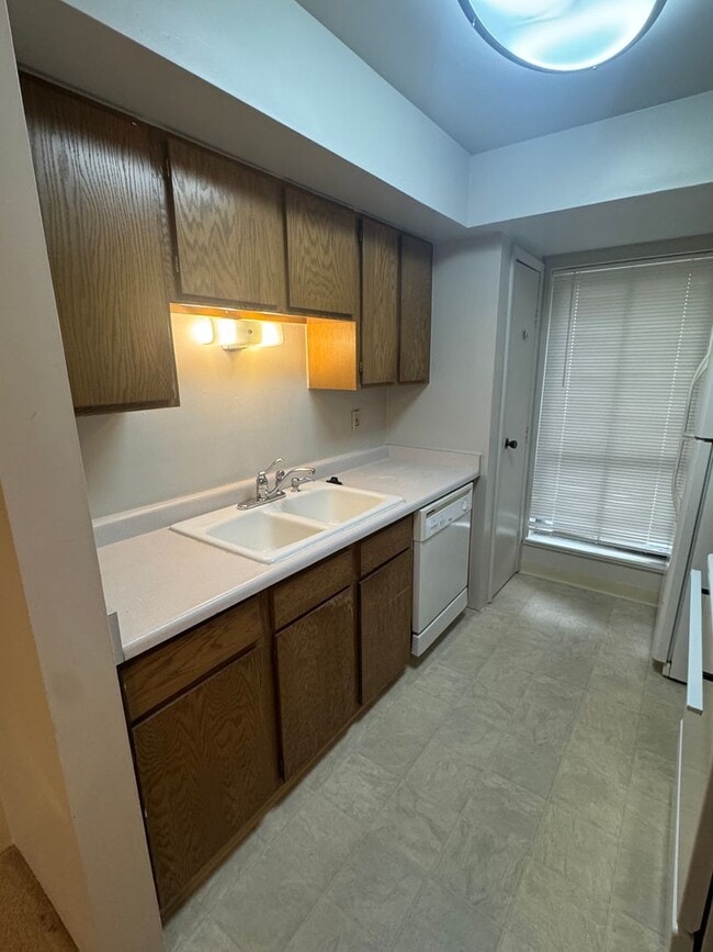 Building Photo - Spacious 2-Bedroom, 1.5-Bath Condo in Bear...