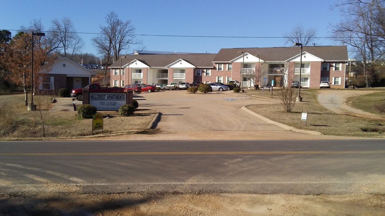 Foto principal - Hillcrest Apartments