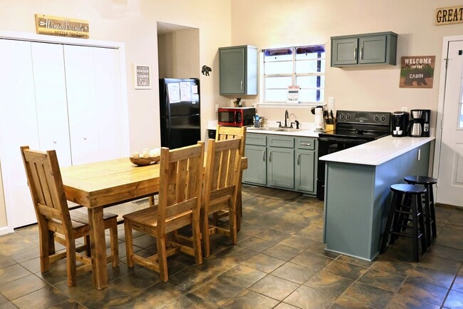 Foto del edificio - Move In Ready!!