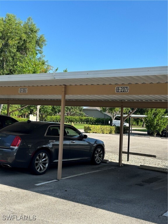 Foto del edificio - 1950 W Crown Pointe Blvd