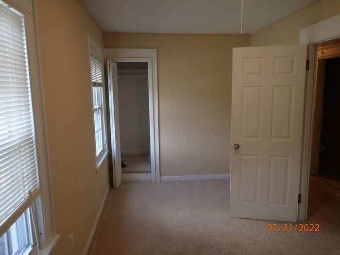 Building Photo - NOW AVAILABLE! 30 Chapman St, Hartford, CT...