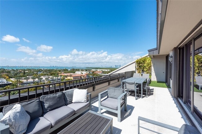 Foto del edificio - 151 Crandon Blvd