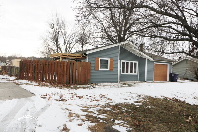 Foto del edificio - Spacious, Updated 3 Bedroom Home on the West Side of Town. Schedule a Showing Today!