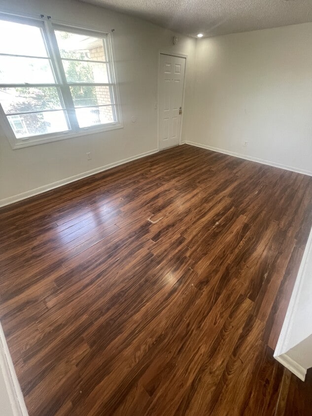 Foto principal - 952 Strouse Ave