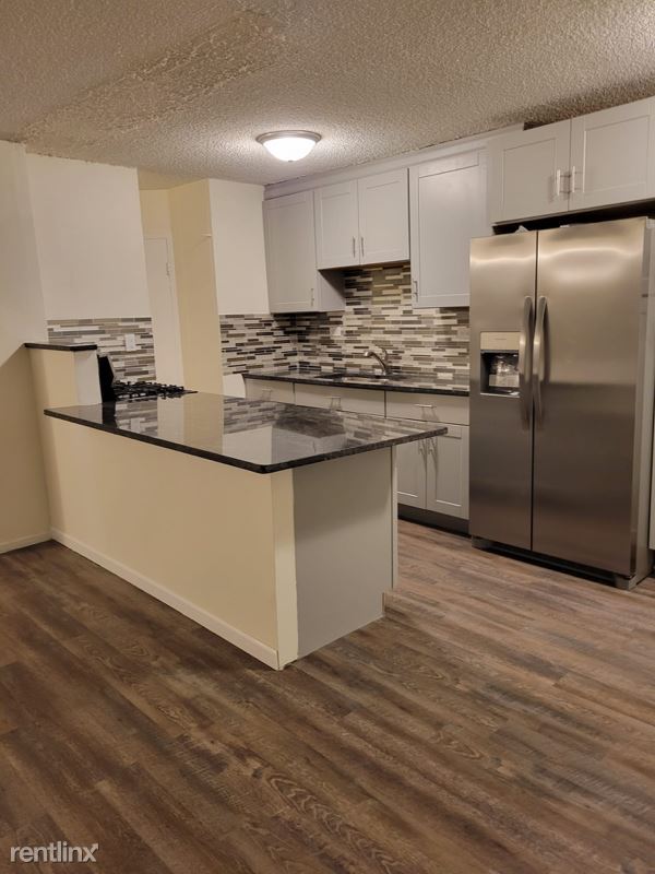 Primary Photo - 2 br, 1 bath Condo - 1633 W Thome Ave