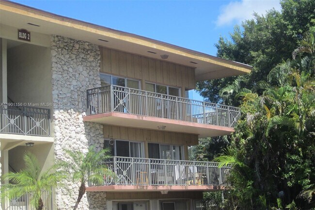 Building Photo - 4850 SW 63rd Terrace