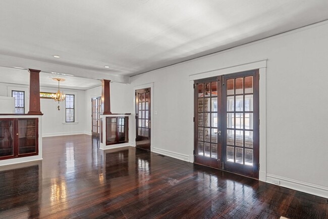 Building Photo - Charming 2+ Bedroom in Shrewsbury – Walkable Neighborhood & Pet-Friendly!