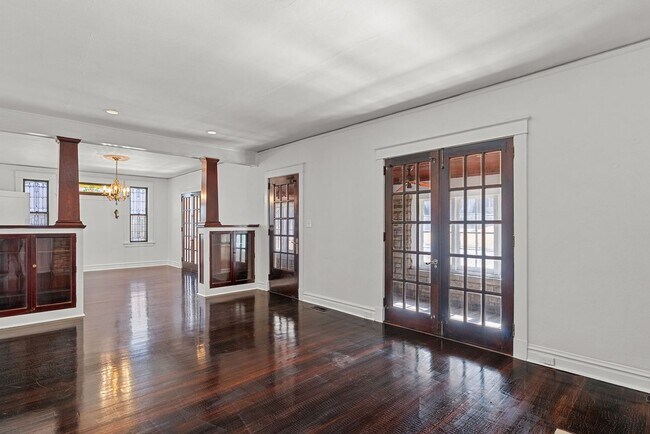 Foto del edificio - Charming 2+ Bedroom in Shrewsbury – Walkable Neighborhood & Pet-Friendly!