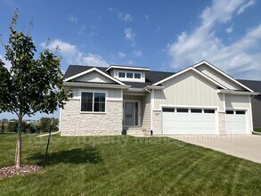 Building Photo - 460 NW Gracewood Dr