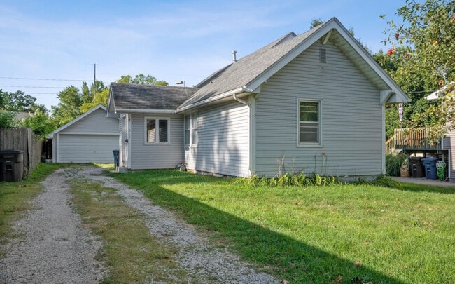 Building Photo - 914 Maish Ave