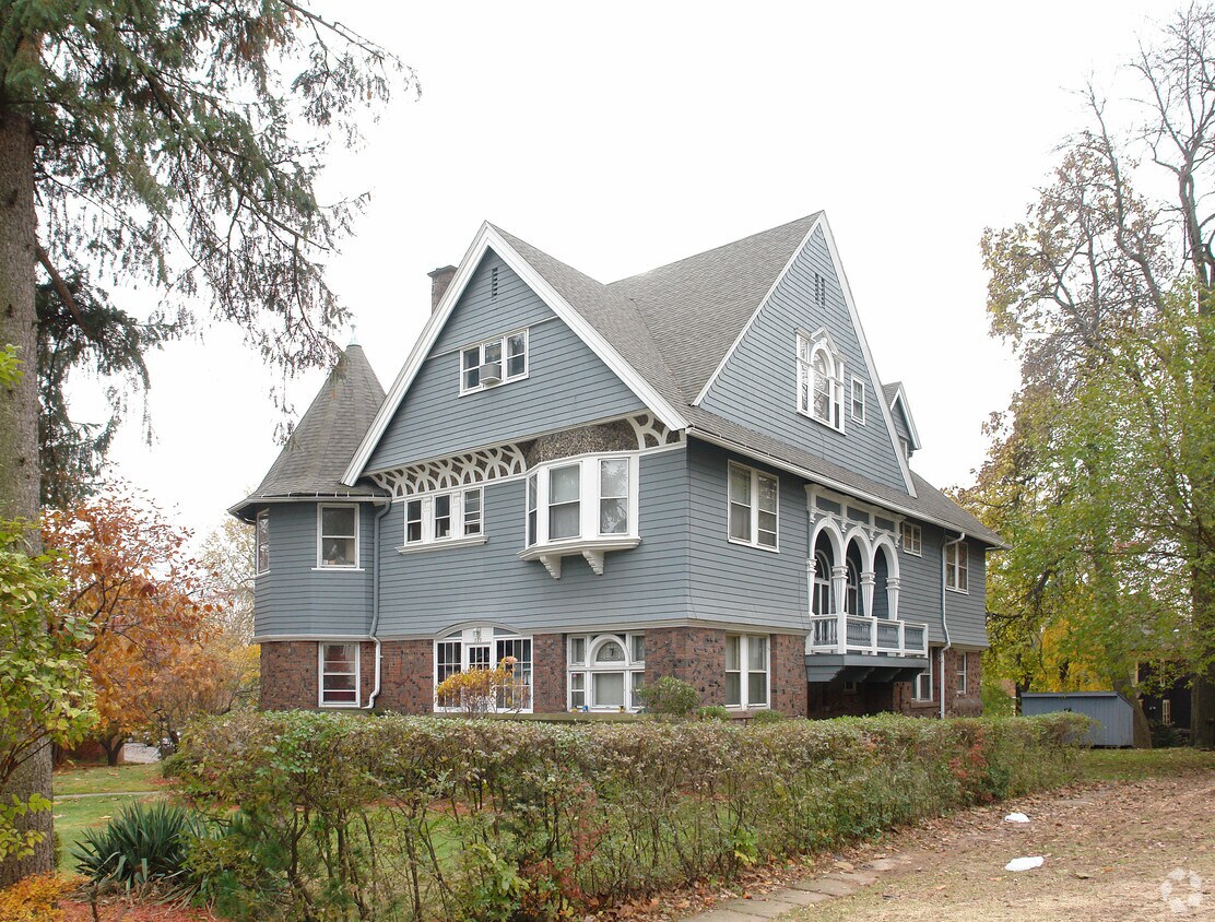 727 Farmington Ave, West Hartford, CT 06119 Apartments in West