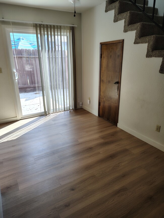 Dining Area - 1100 S Edison St