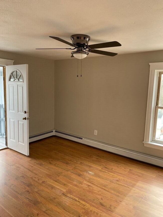 Living room with side porch - 11 Franklin St