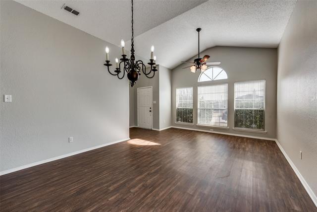 Foto del edificio - 8129 Spruce Valley Dr