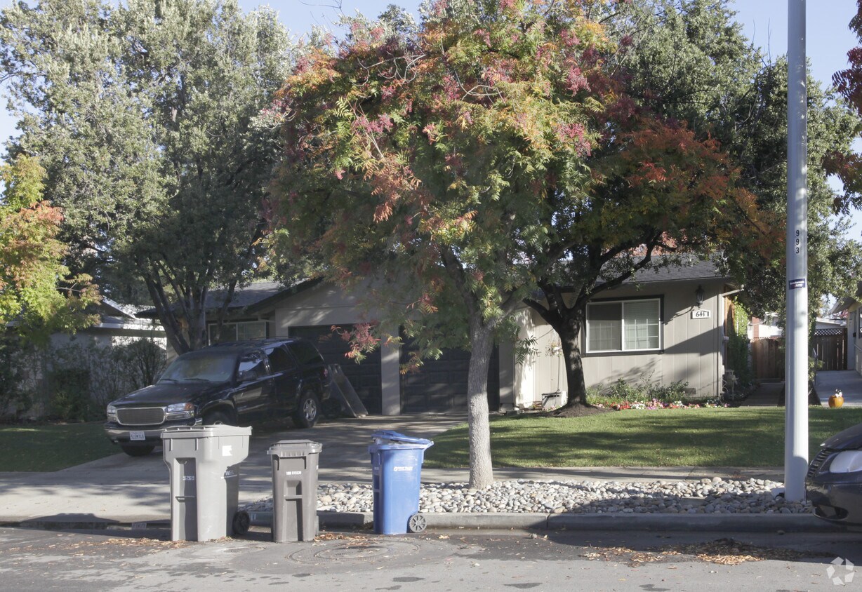 Building Photo - 641-643 Vasona Ave