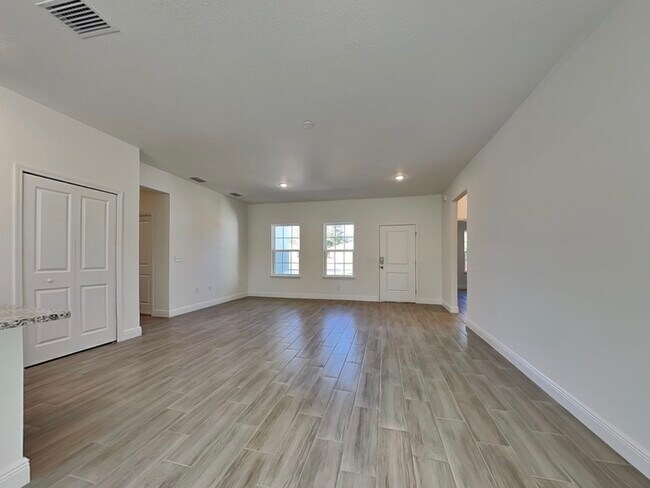 Building Photo - 209 Marion Oaks Manor