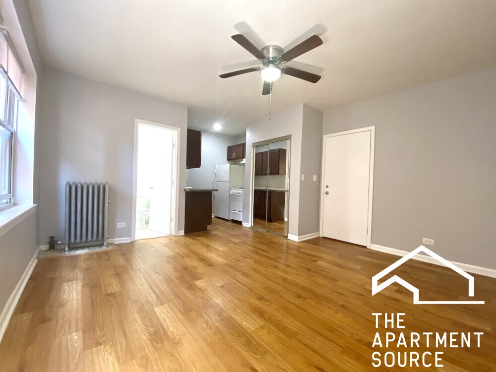 Primary Photo - 4241 N Kenmore Ave