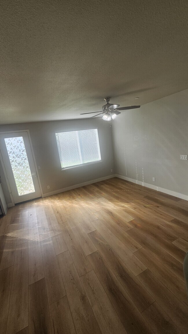 Foto del edificio - 3157 Rogue River Dr