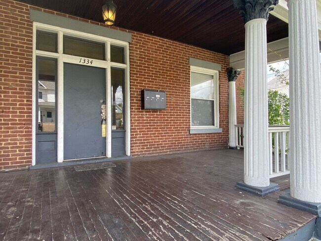 Foto del edificio - 1334 Chapman Ave SW