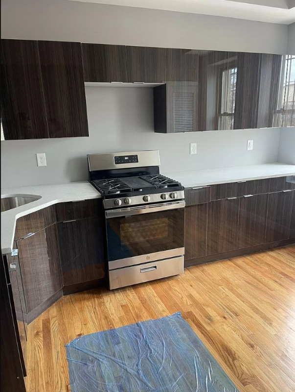 Foto principal - 585 Central Ave