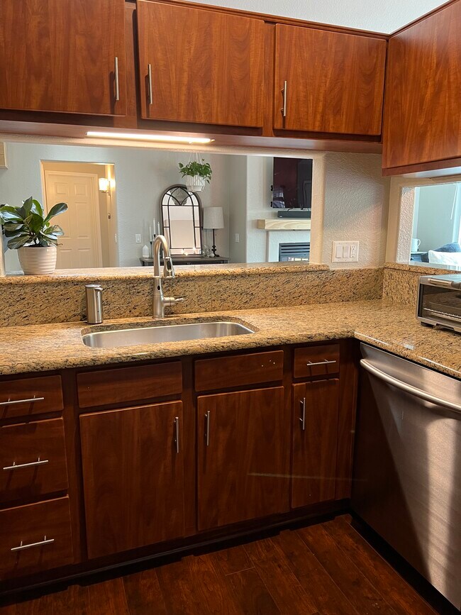 Foto del edificio - 914 Linden Ln