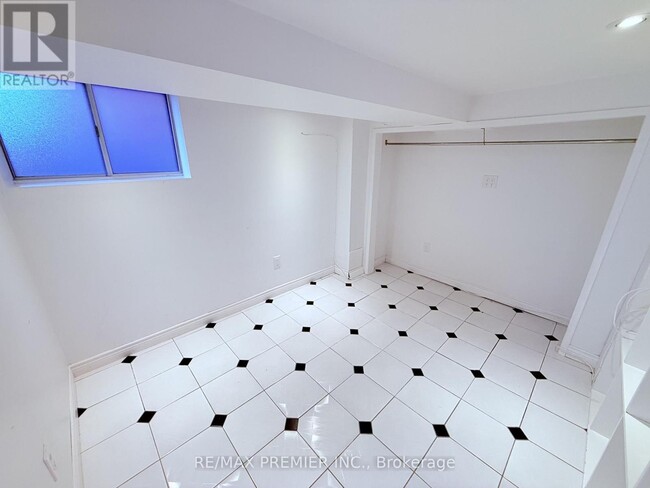 Building Photo - 35 Florence Crescent