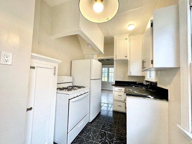 Foto del edificio - 852 N Oxford Ave