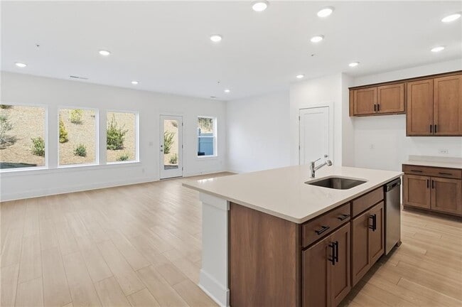 Building Photo - 187 Redbud Rd