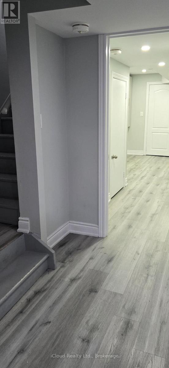 Photo du bâtiment - 5 Chesterwood Cres