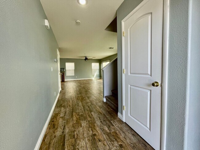 Building Photo - Home For Rent! Silverado Ranch 3beds/2Baths