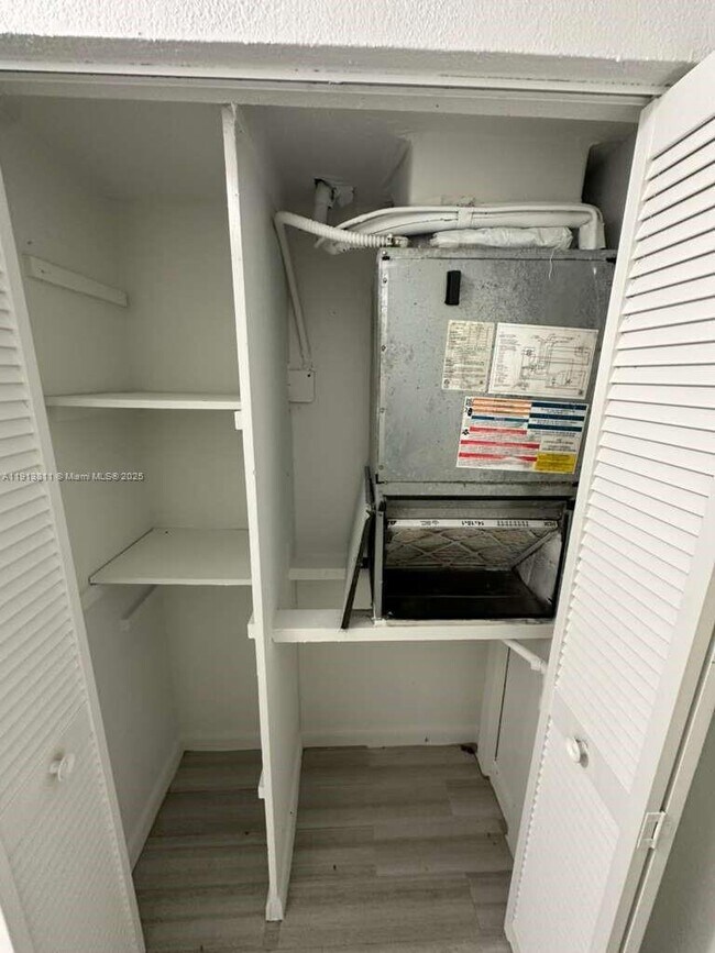 Foto del edificio - 505 NW 177th St