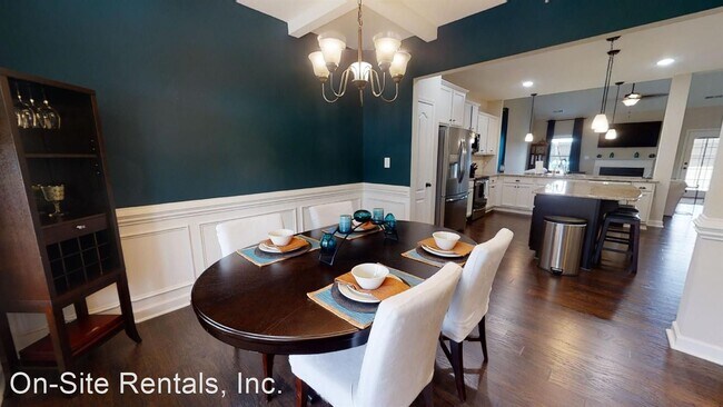 Building Photo - 4 br, 2.5 bath House - 2245 Courtland drive