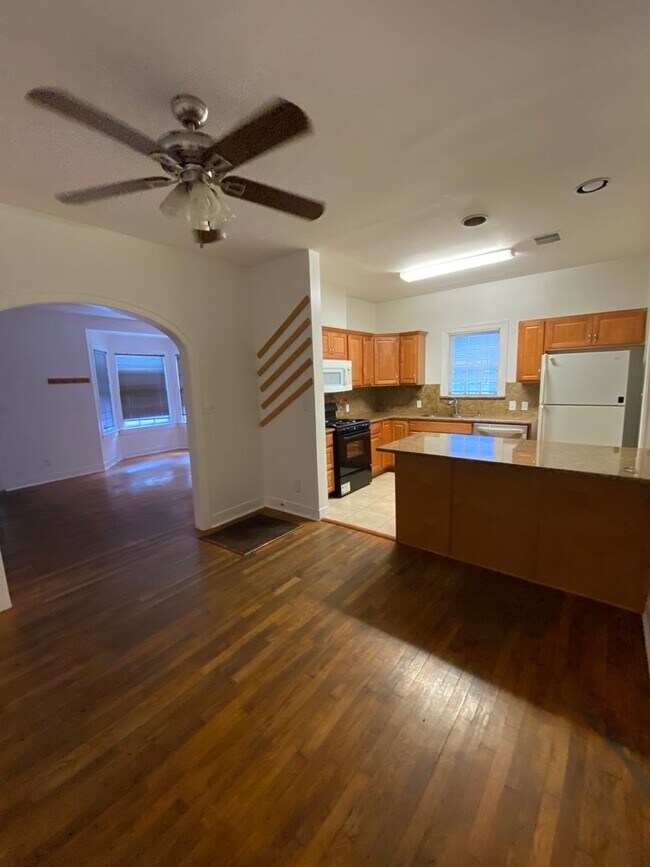 Foto del edificio - 814 E 30th St