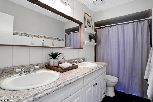 Foto del edificio - 2743 Moorsfield Ln