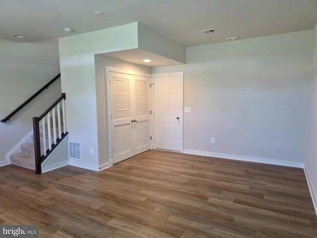 Building Photo - 126 Kinross Ln