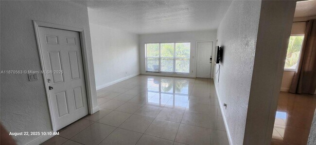 Foto del edificio - 9800 E Bay Harbor Dr