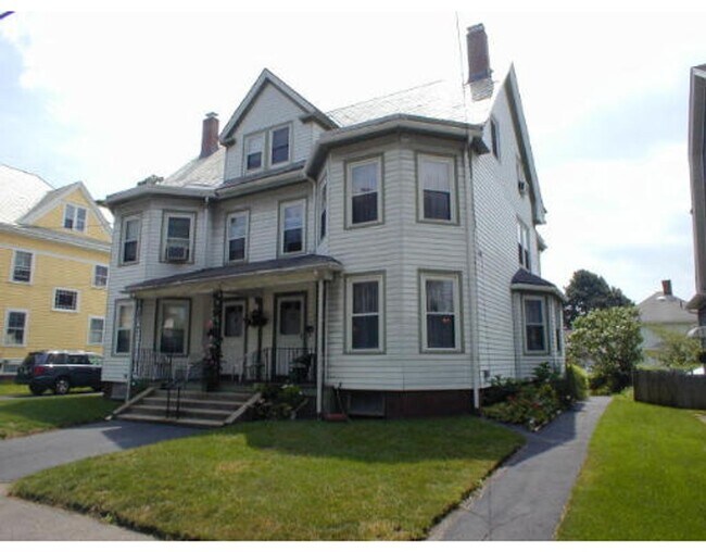 Building Photo - 3-floor condo in townhouse duplex with 2 p...