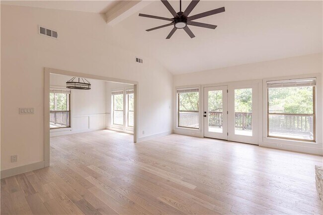 Foto del edificio - 3313 Lookout Ln