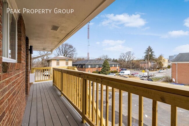 Foto del edificio - 611 Riverview Dr
