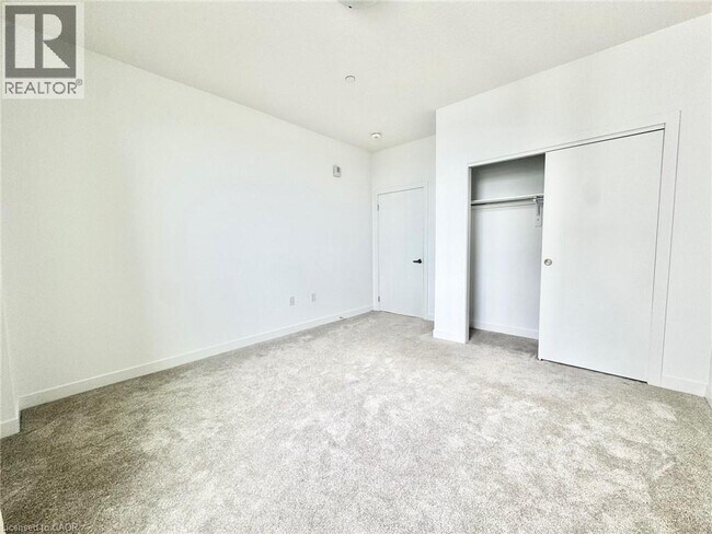 Photo du bâtiment - 1438 Highland Rd W