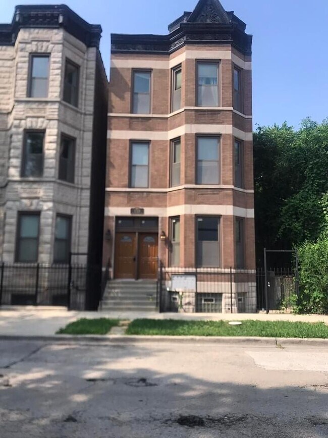 Building Photo - 1722 W Hastings St