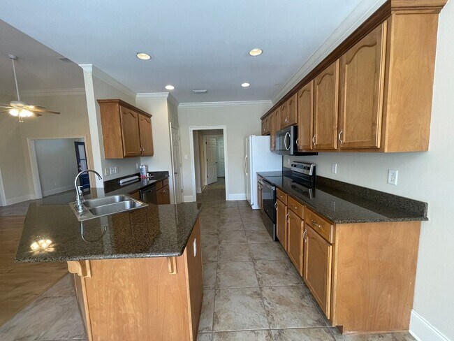 Foto del edificio - 4 Bedroom, 4 Bathroom in Fairfield neighbo...