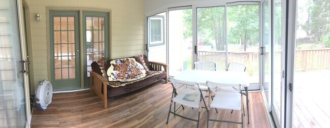 Foto del edificio - 5136 Grandale Dr