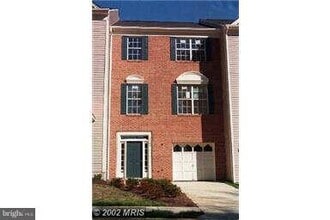 Building Photo - 13205 Fox Ripple Ln